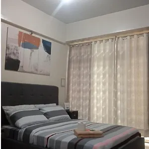 Unit Walking Distance To Airport Apartment